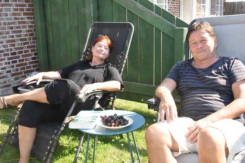Forfatterparret Lise Ringhof og Erik Valeur nyder at bo i Sønderho.